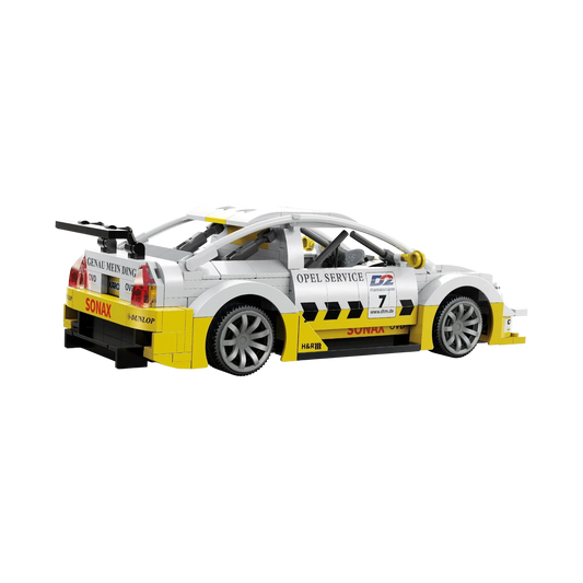 Opel Astra V8 Coupe mit 330 Klemmbausteinen und Fernsteuerung